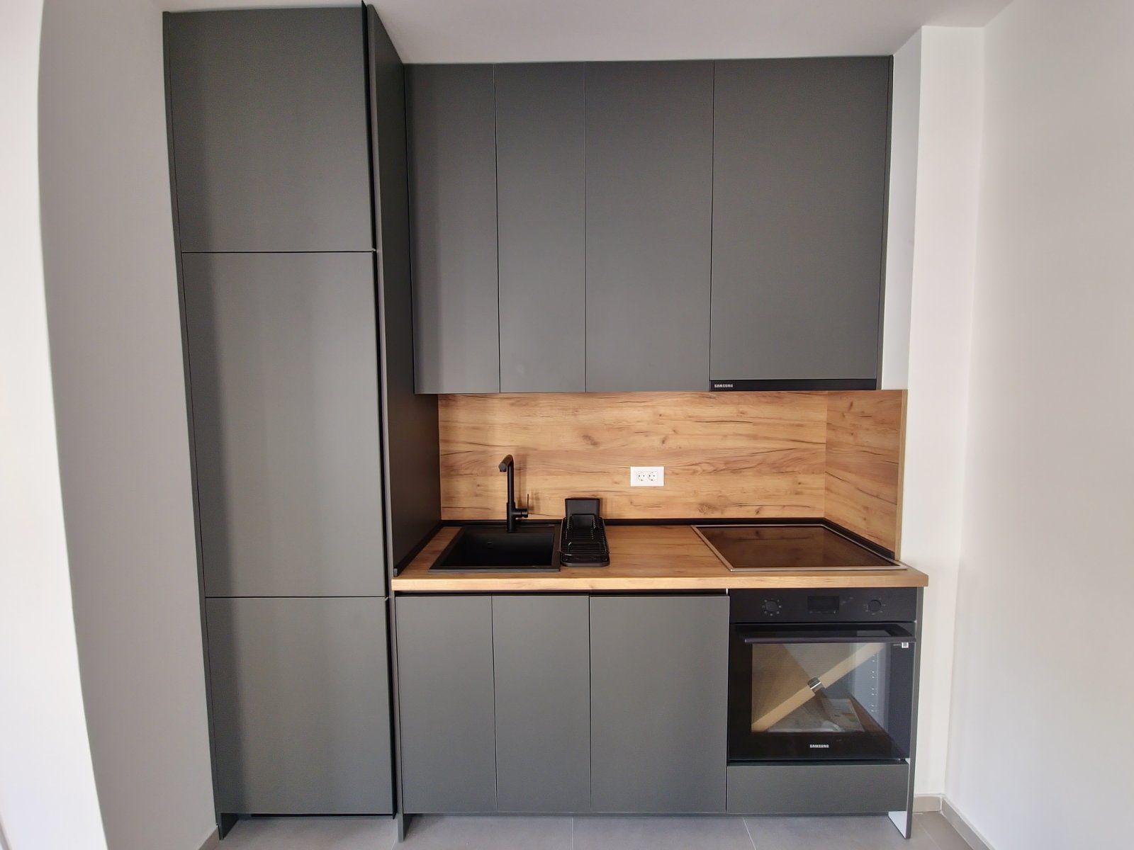 Izdavanje dvosobnog nenameštenog stana 75m² – Budva, Rozino - Amfora Real Estate