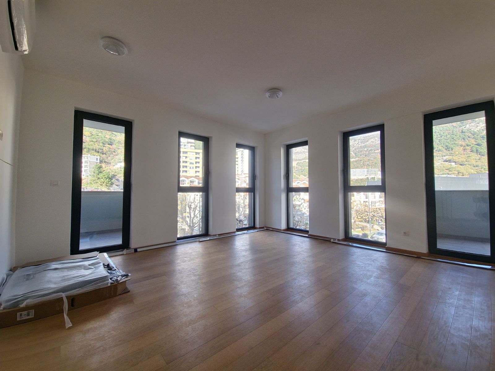 Izdavanje dvosobnog nenameštenog stana 75m² – Budva, Rozino - Amfora Real Estate