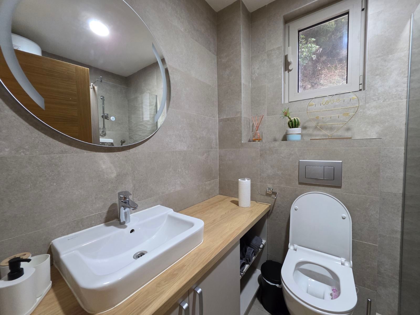 Na prodaju nov, moderno opremljen dvosoban stan 55m², Bečići - Amfora Real Estate