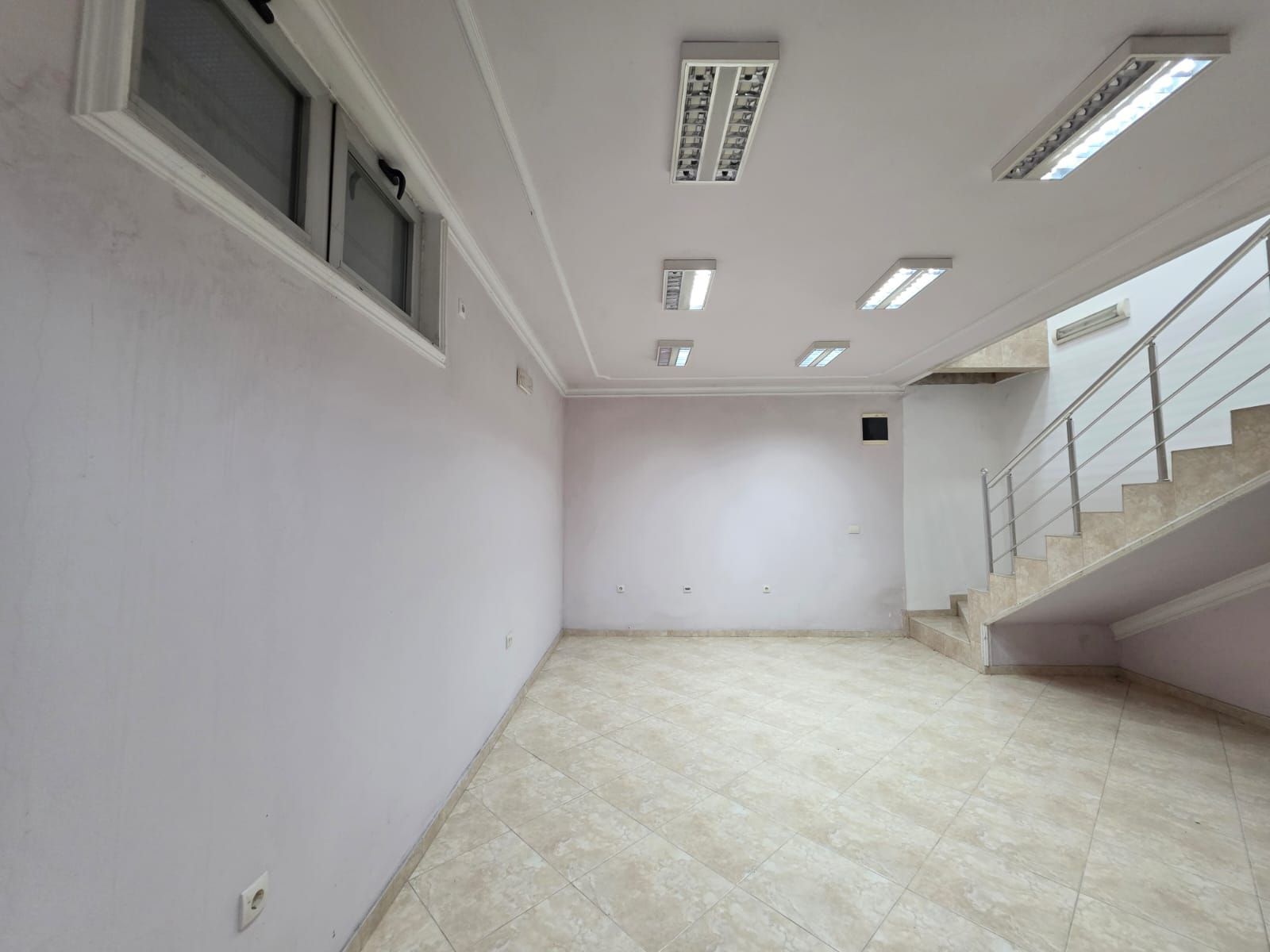 Moderno uređen poslovni prostor 82 m² na prometnoj lokaciji sa parkingom – Stari Aerodrom, Podgorica - Amfora Real Estate