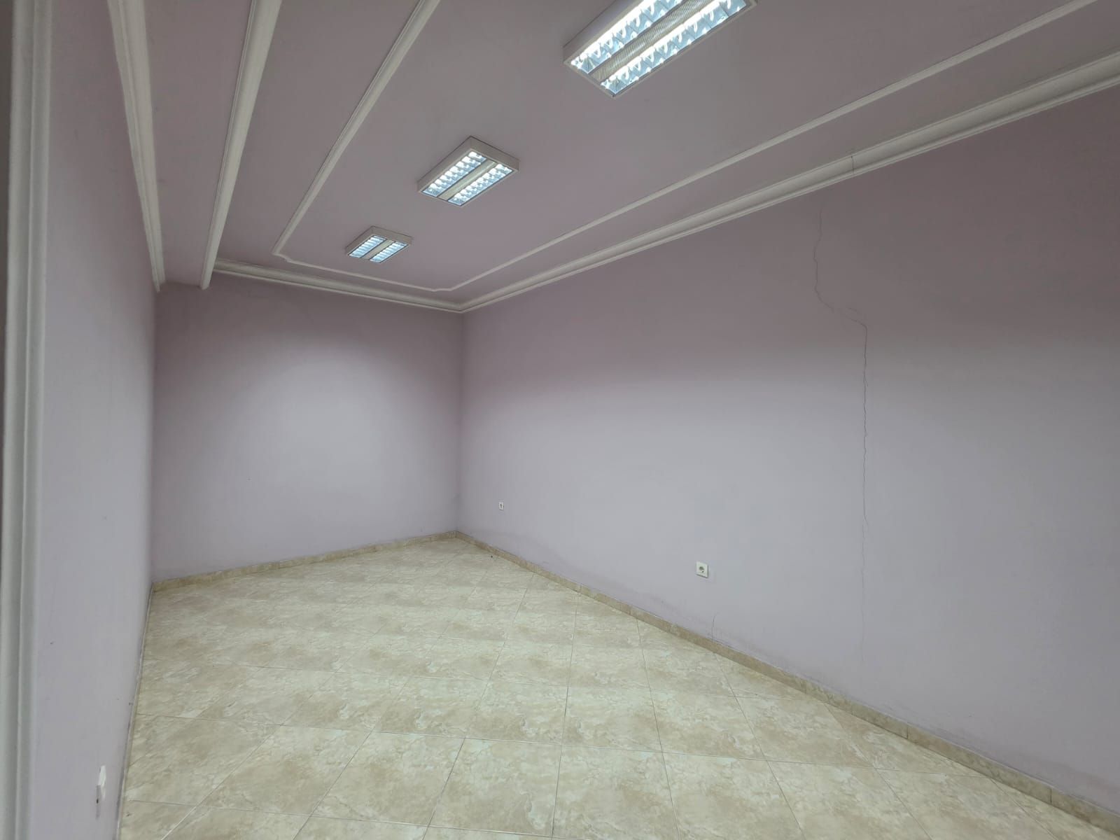 Moderno uređen poslovni prostor 82 m² na prometnoj lokaciji sa parkingom – Stari Aerodrom, Podgorica - Amfora Real Estate