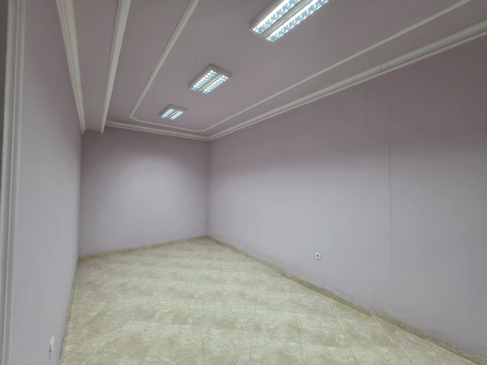 Moderno uređen poslovni prostor 82 m² na prometnoj lokaciji sa parkingom – Stari Aerodrom, Podgorica - Amfora Real Estate