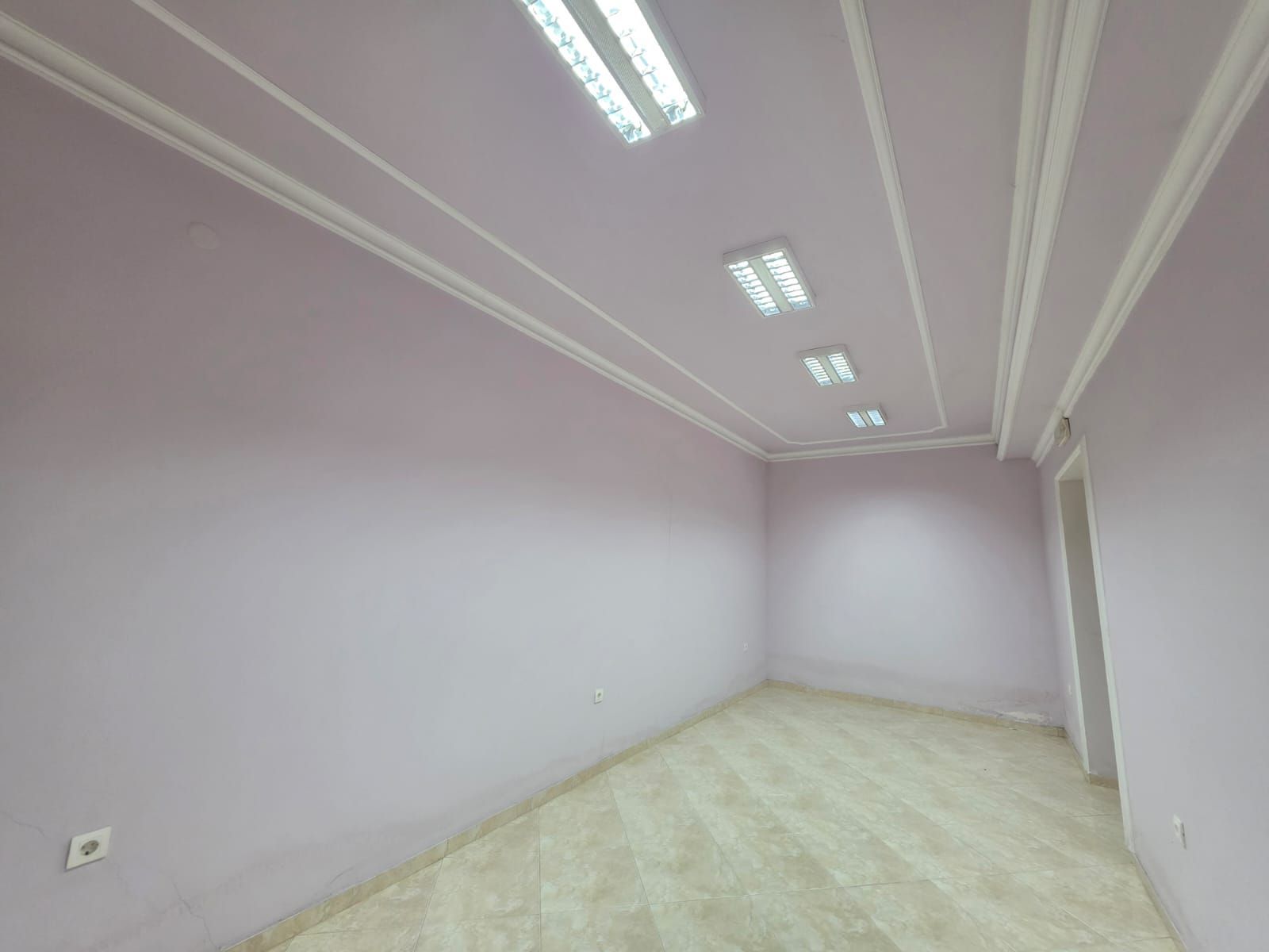 Moderno uređen poslovni prostor 82 m² na prometnoj lokaciji sa parkingom – Stari Aerodrom, Podgorica - Amfora Real Estate