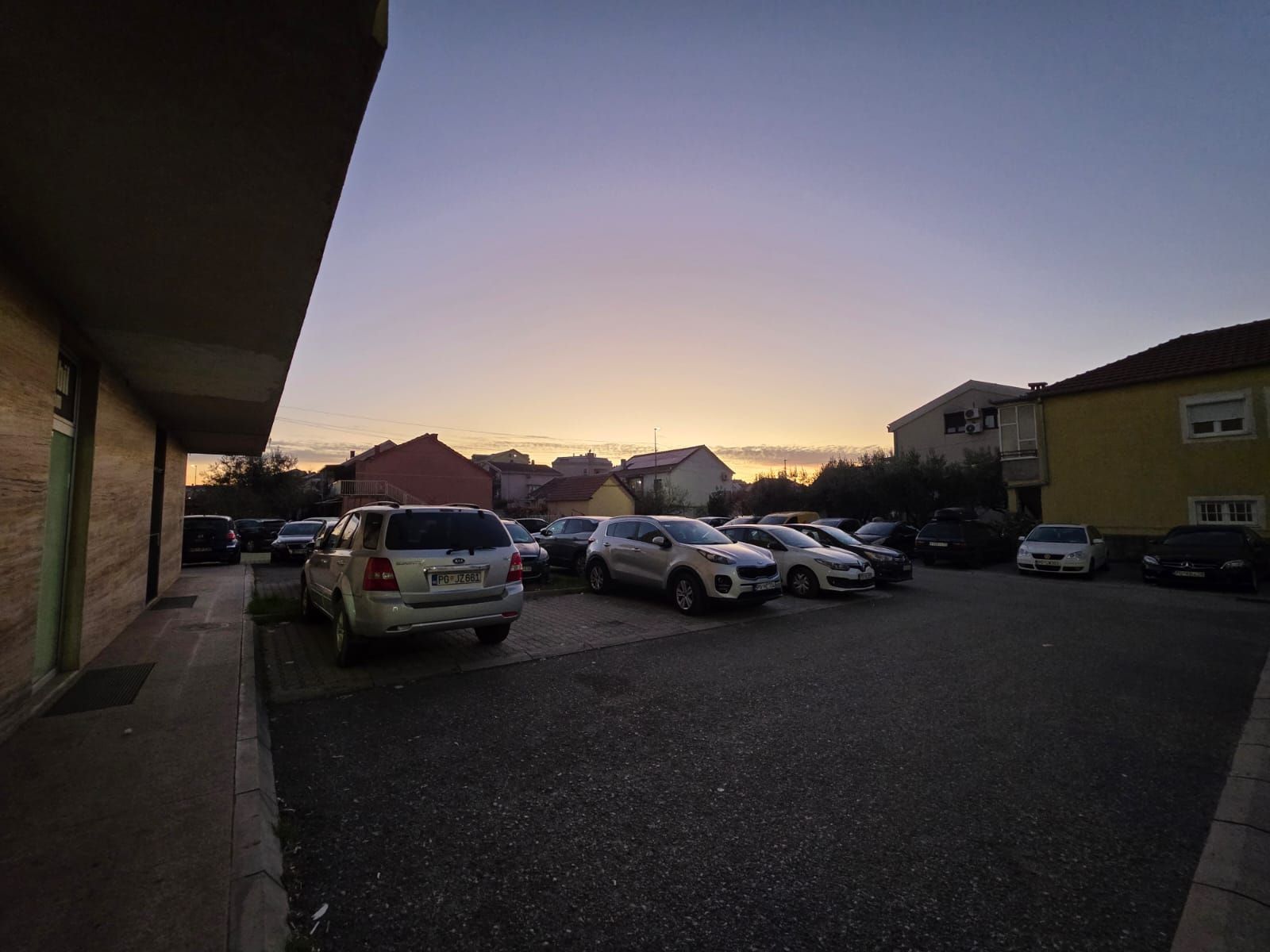 Moderno uređen poslovni prostor 82 m² na prometnoj lokaciji sa parkingom – Stari Aerodrom, Podgorica - Amfora Real Estate