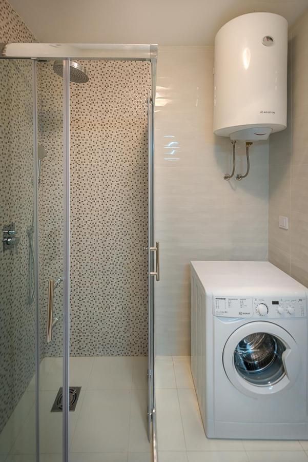 Prodaja dvosobnog moderno opremljenog stana 55 m² sa bočnim pogledom na more – Bečići - Amfora Real Estate