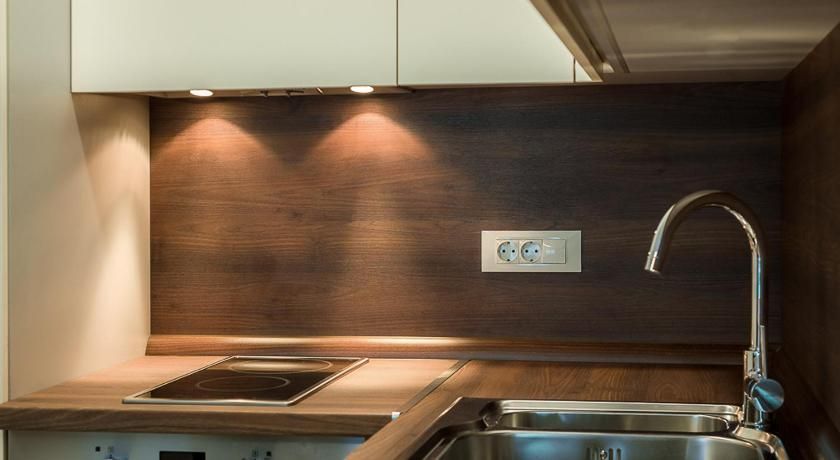 Prodaja dvosobnog moderno opremljenog stana 55 m² sa bočnim pogledom na more – Bečići - Amfora Real Estate