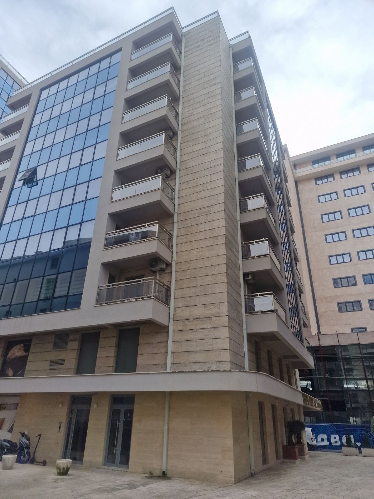 Izdavanje poslovnog prostora 353 m² – Budva, centar,100 m od mora - Amfora Real Estate