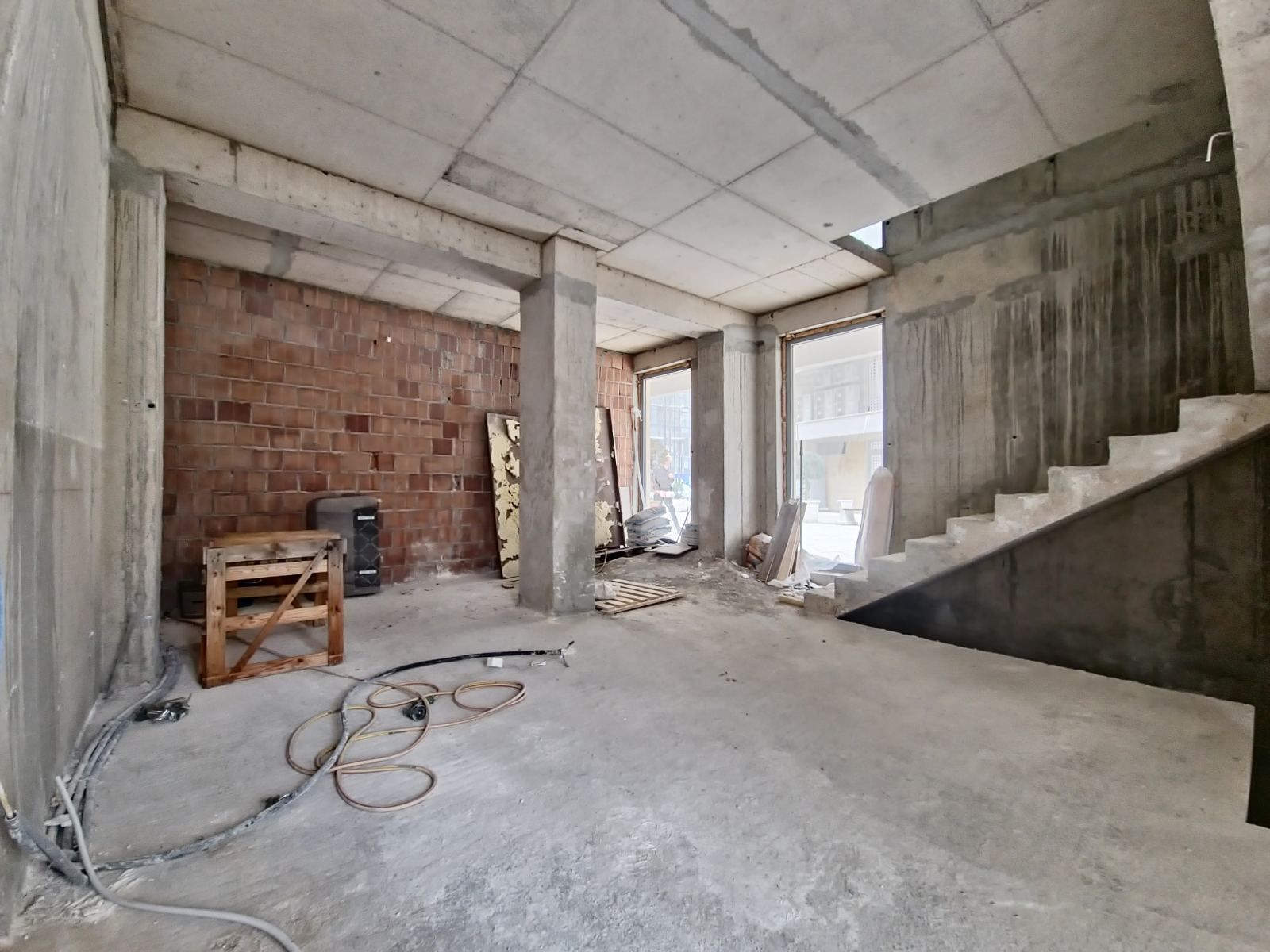 Izdavanje poslovnog prostora 353 m² – Budva, centar,100 m od mora - Amfora Real Estate