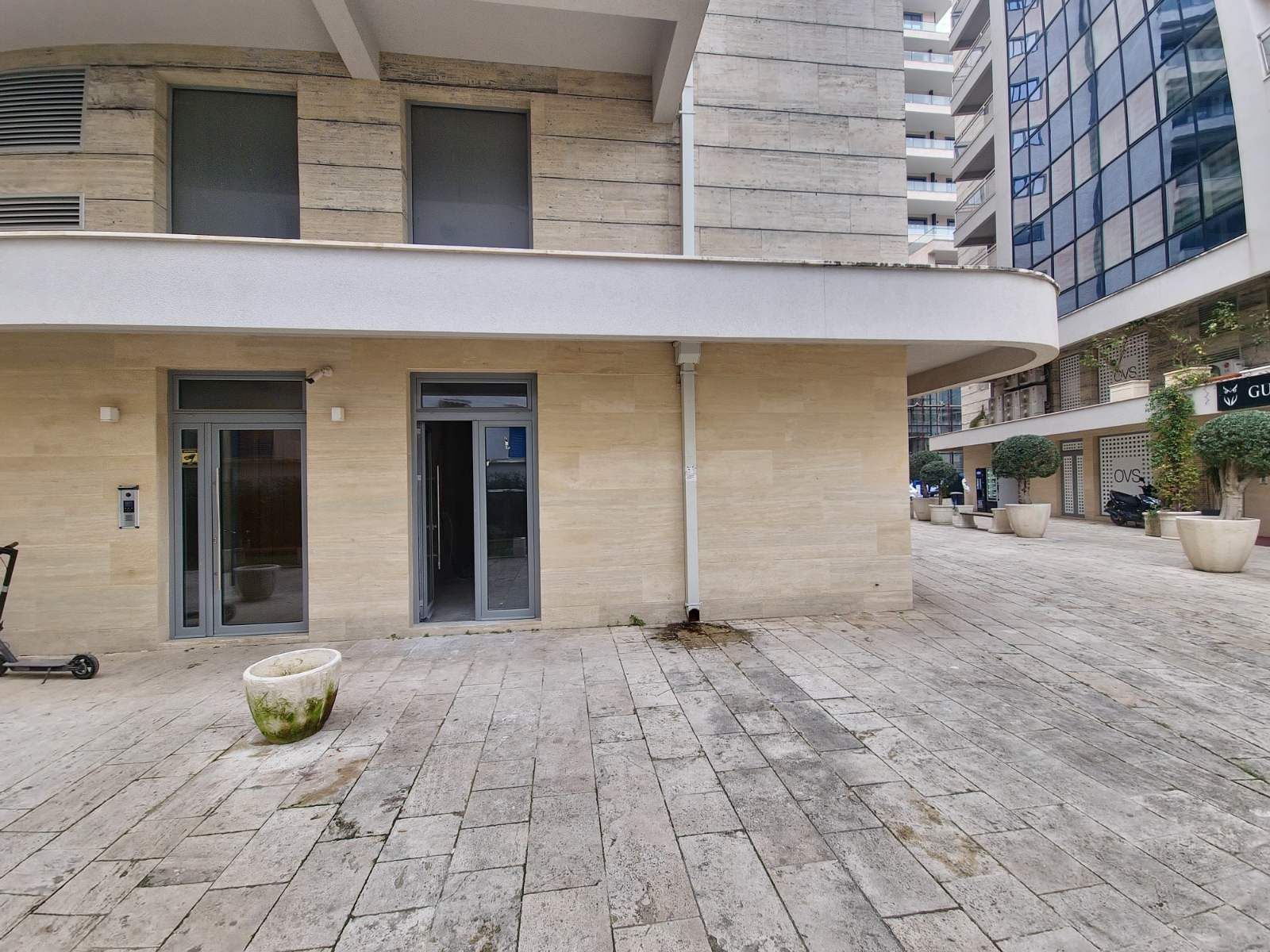 Izdavanje poslovnog prostora 353 m² – Budva, centar,100 m od mora - Amfora Real Estate