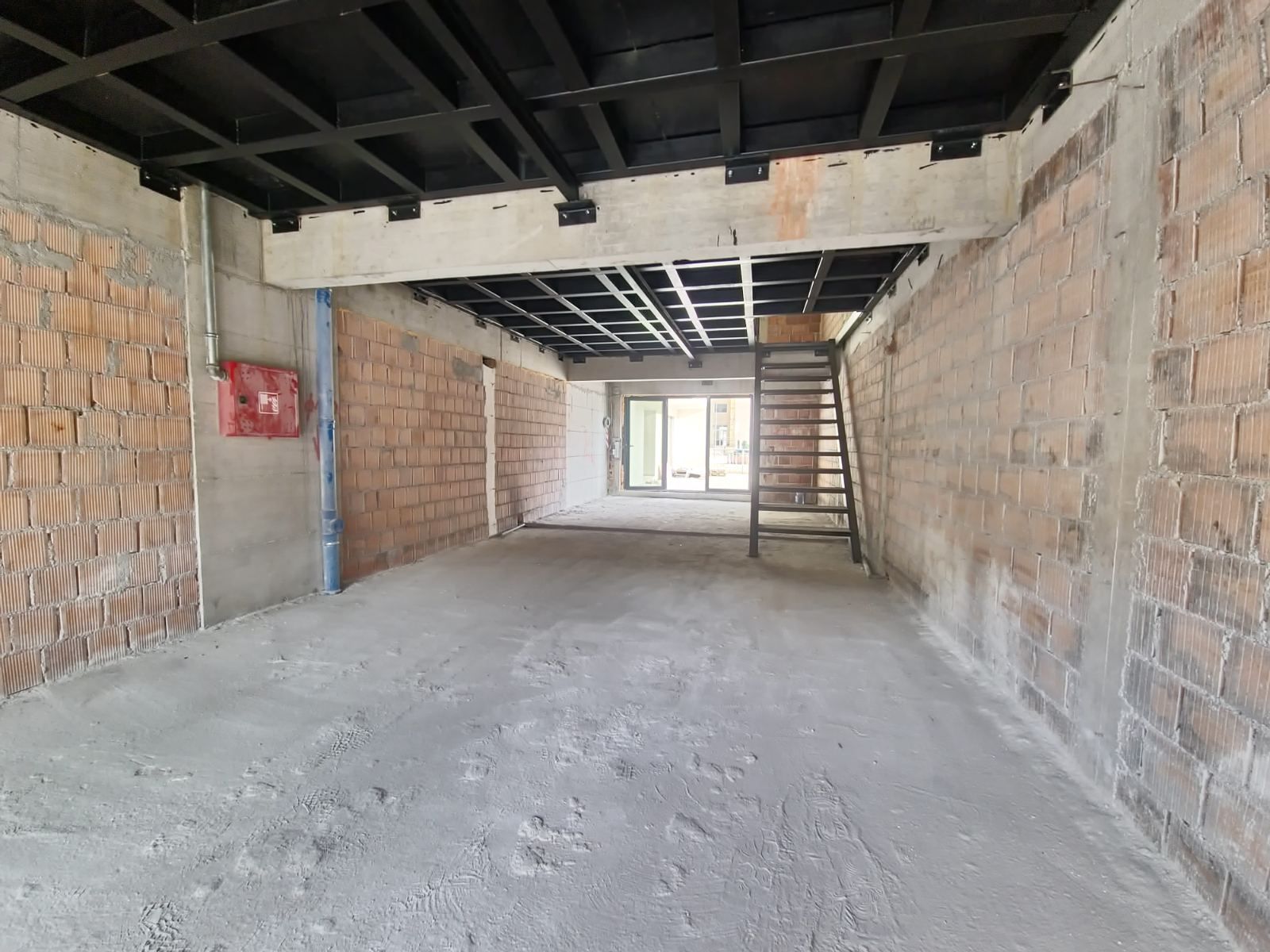 Izdavanje poslovnog prostora 134 m² sa parkingom – Rozino, Budva - Amfora Real Estate