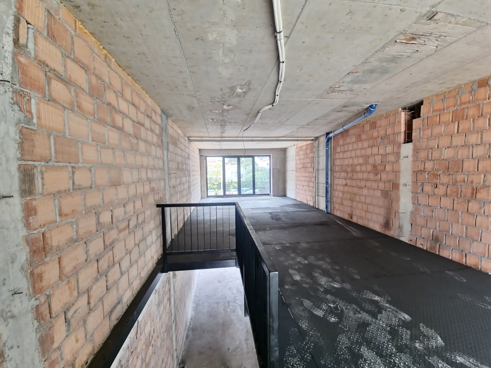 Izdavanje poslovnog prostora 134 m² sa parkingom – Rozino, Budva - Amfora Real Estate