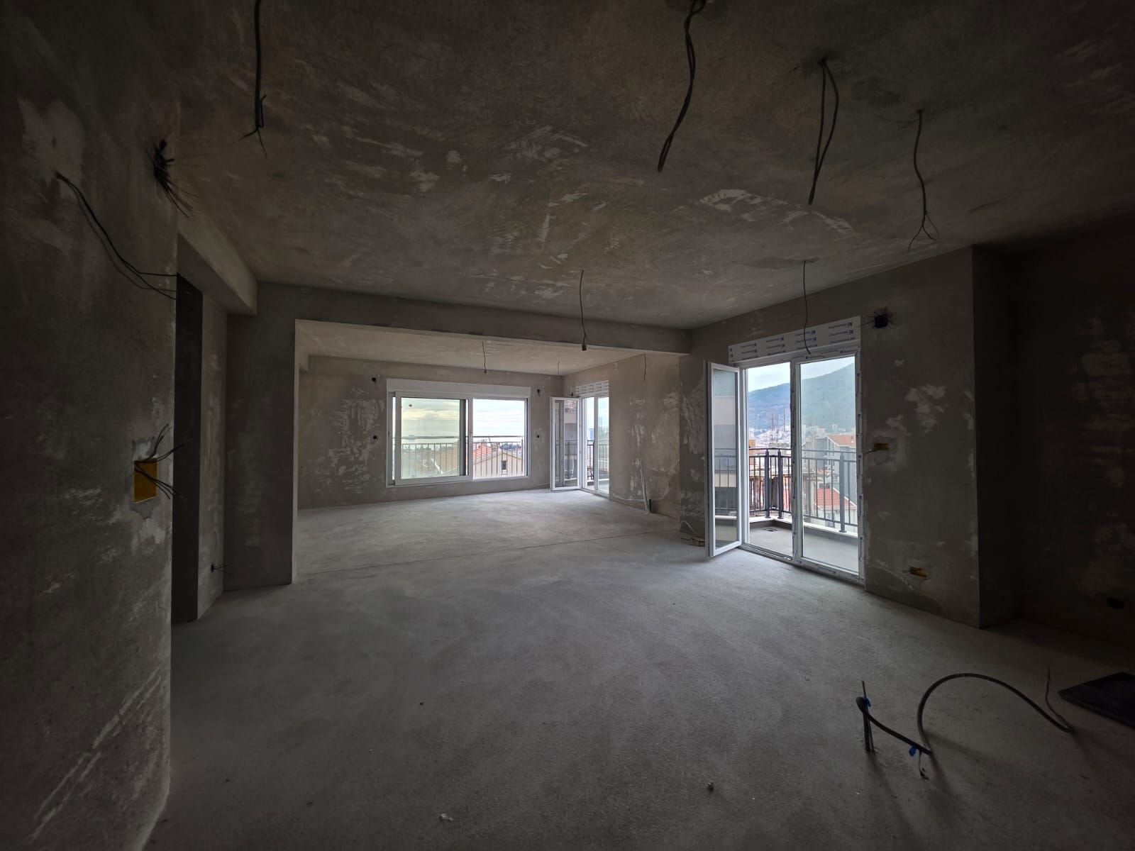 Prodaja trosobnog stana 165 m² u novogradnji sa pogledom na more – Podkosljun, Budva - Amfora Real Estate