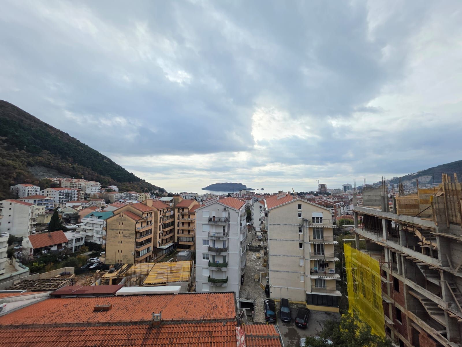 Prodaja trosobnog stana 165 m² u novogradnji sa pogledom na more – Podkosljun, Budva - Amfora Real Estate
