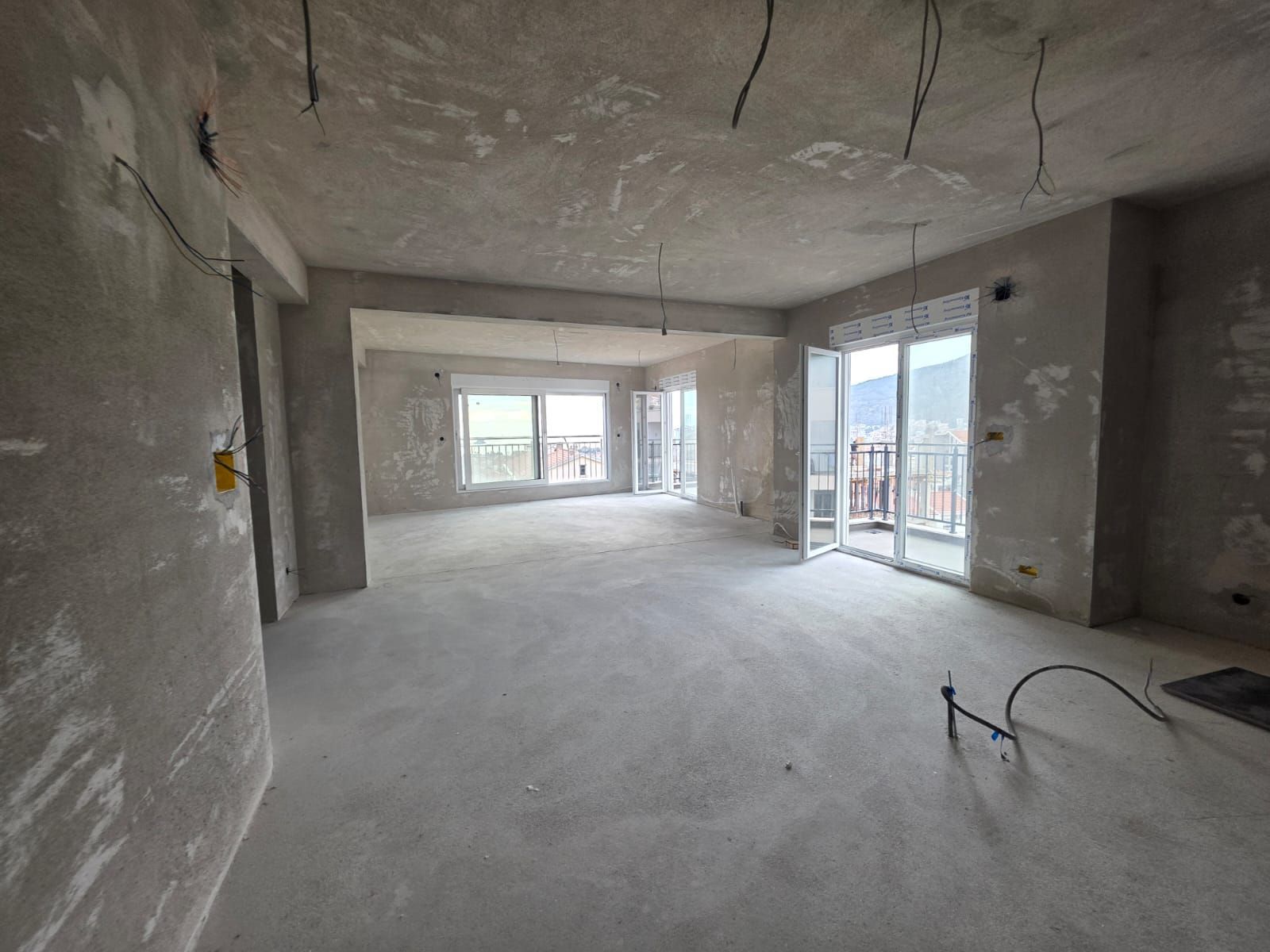 Prodaja trosobnog stana 165 m² u novogradnji sa pogledom na more – Podkosljun, Budva - Amfora Real Estate