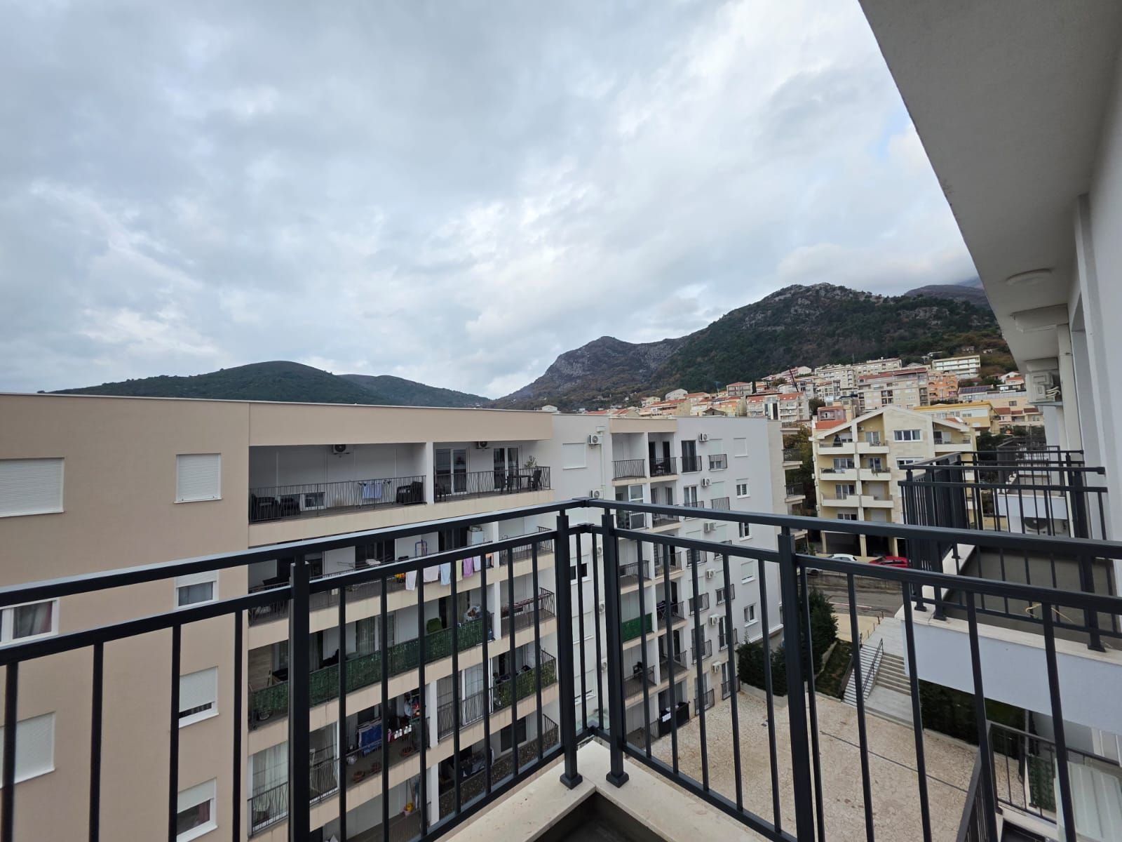 Prodaja trosobnog stana 165 m² u novogradnji sa pogledom na more – Podkosljun, Budva - Amfora Real Estate