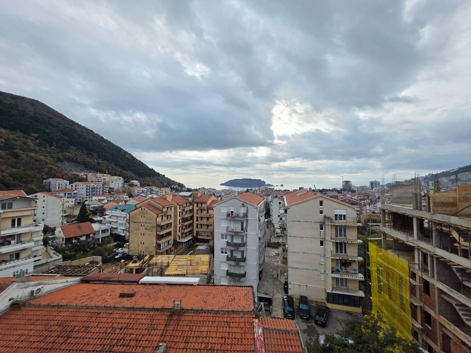 Prodaja trosobnog stana 165 m² u novogradnji sa pogledom na more – Podkosljun, Budva - Amfora Real Estate