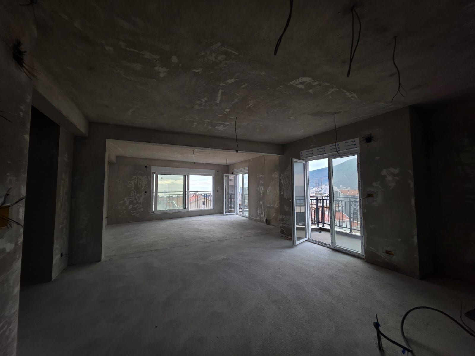 Prodaja trosobnog stana 165 m² u novogradnji sa pogledom na more – Podkosljun, Budva - Amfora Real Estate
