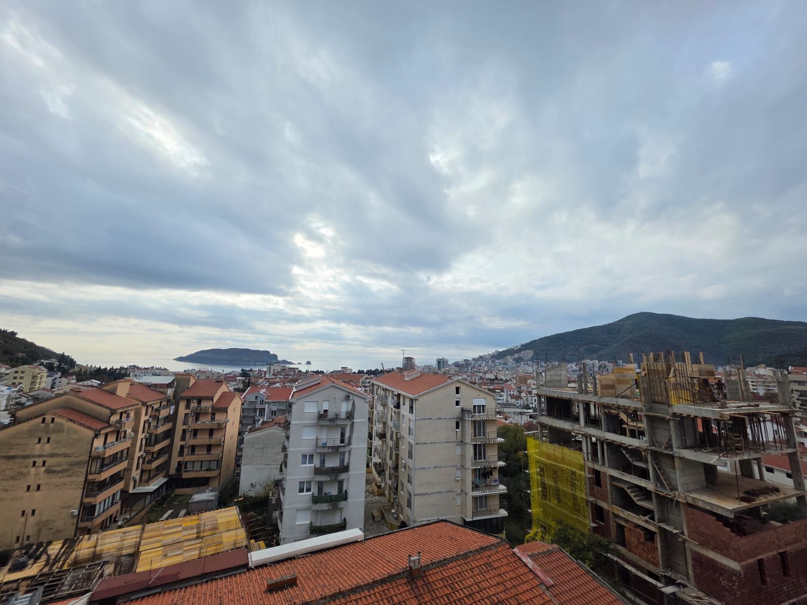 Prodaja trosobnog stana 165 m² u novogradnji sa pogledom na more – Podkosljun, Budva - Amfora Real Estate