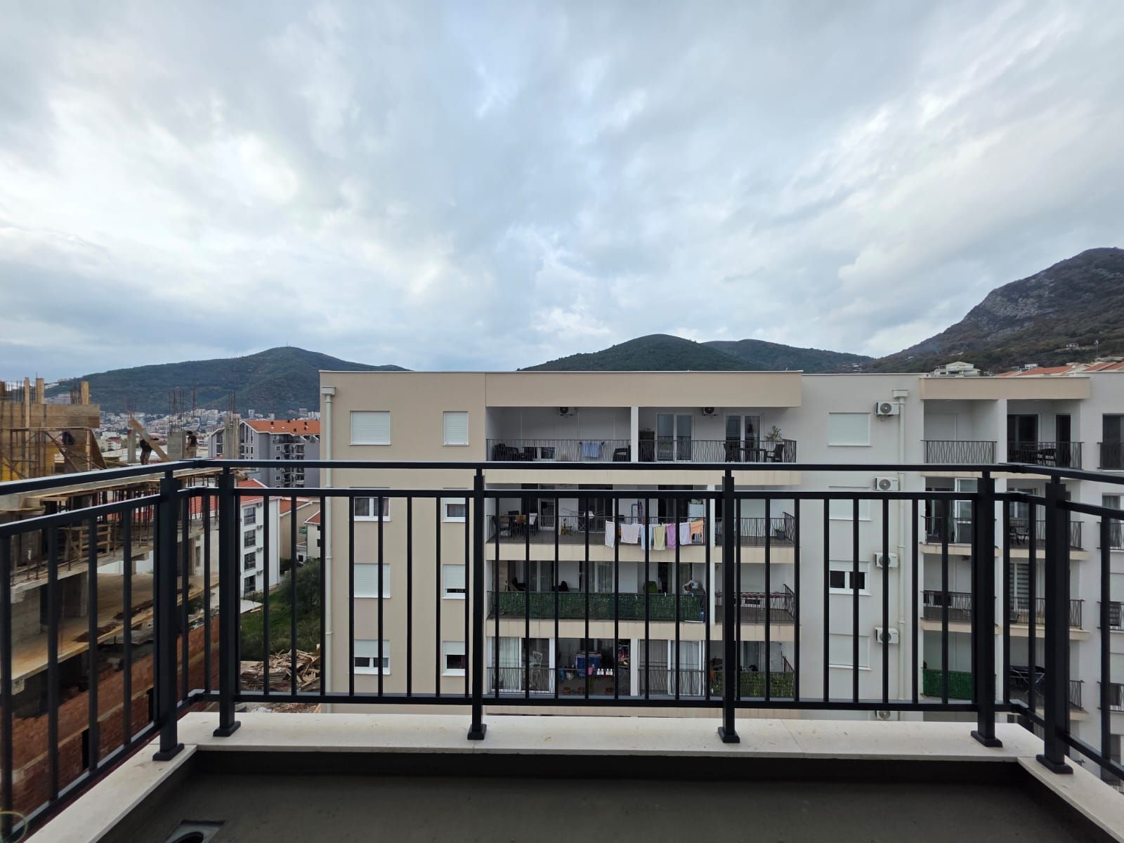 Prodaja trosobnog stana 165 m² u novogradnji sa pogledom na more – Podkosljun, Budva - Amfora Real Estate