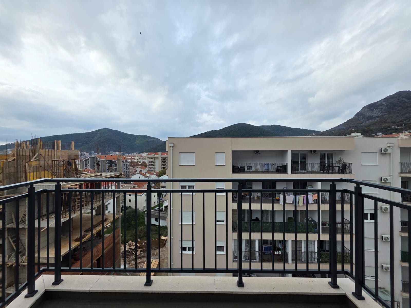 Prodaja trosobnog stana 165 m² u novogradnji sa pogledom na more – Podkosljun, Budva - Amfora Real Estate