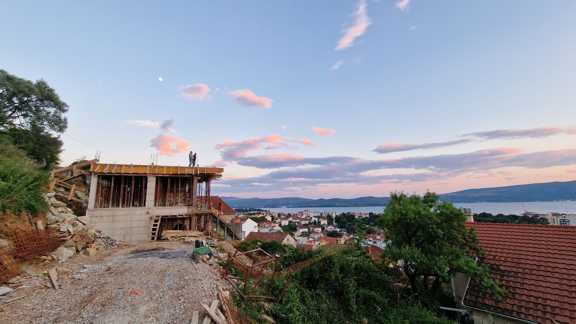 Na prodaju moderna vila 312 m² sa bazenom, teretanom, saunom i panoramskim pogledom na Bokokotorski zaliv – Tivat, - Amfora Real Estate