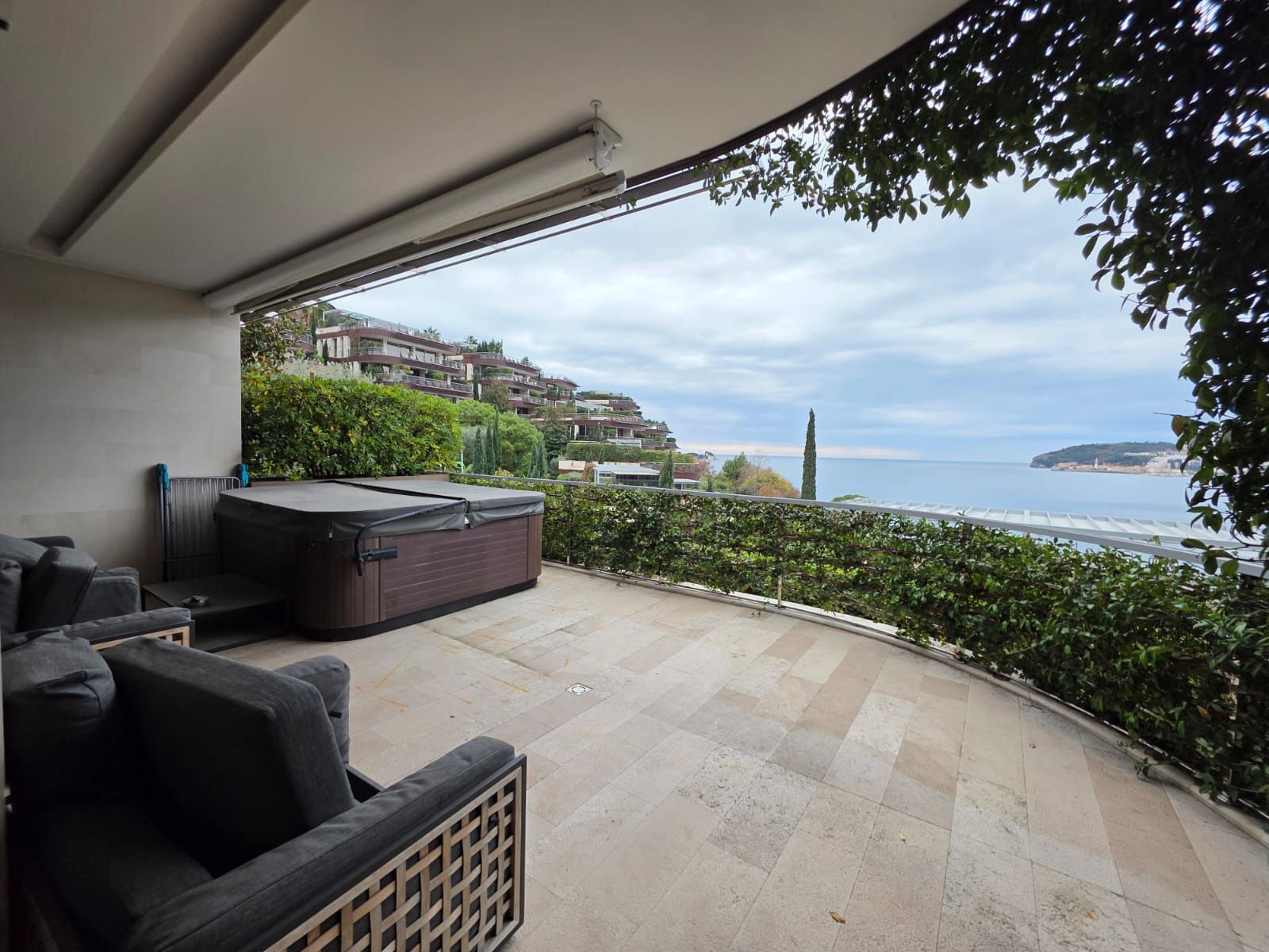 Luksuzan dvosoban stan od 150 m² sa panoramskim pogledom na more u prestižnom kompleksu Dukley Gardens – Budva, Crna Gora - Amfora Real Estate