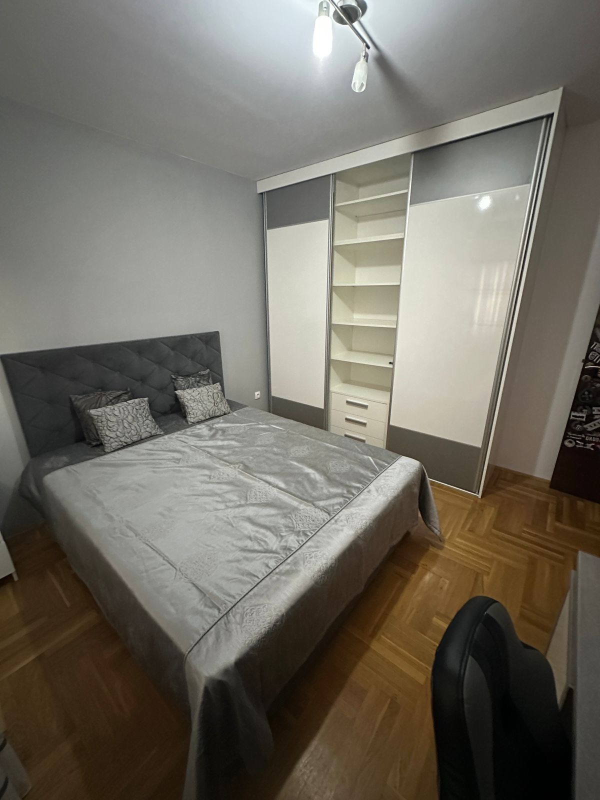 Izdaje se opremljen jednosoban stan na Mainskom putu – Budva (na duži period) - Amfora Real Estate