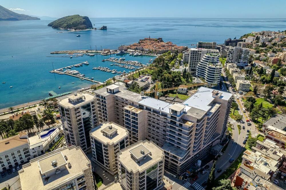 Nov poslovni prostor 103 m² u kompleksu Porto Budva – prva linija mora, prizemlje, mogućnost odloženog plaćanja - Amfora Real Estate