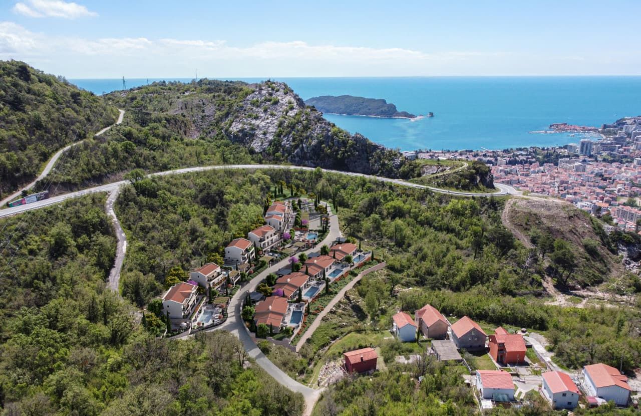 Luksuzna kamena vila 195m2 sa bazenom ,Budva– Markovići | NOVOGODIŠNJI POPUST 20% do kraja godine! - Amfora Real Estate
