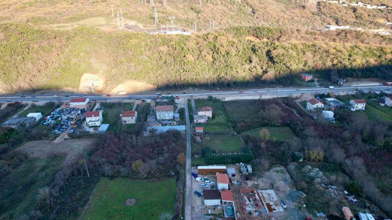 Urbanizovan plac 400 m² na magistralnom putu Budva–Tivat (Kovačko Polje) – Odlična investicija | HITNA PRODAJA - Amfora Real Estate