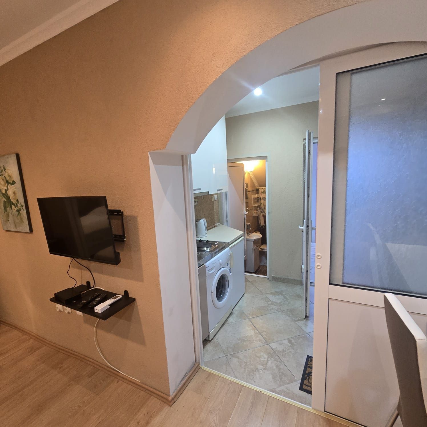 Izdavanje jednosobnog stana 35 m² sa parkingom i pogledom na more – Donja Lastva, Tivat (izdavanje na duzi period) - Amfora Real Estate