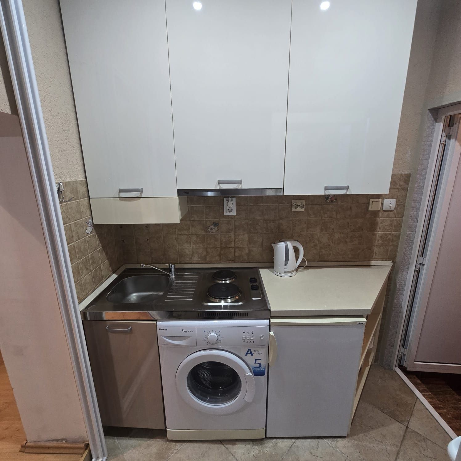 Izdavanje jednosobnog stana 35 m² sa parkingom i pogledom na more – Donja Lastva, Tivat (izdavanje na duzi period) - Amfora Real Estate