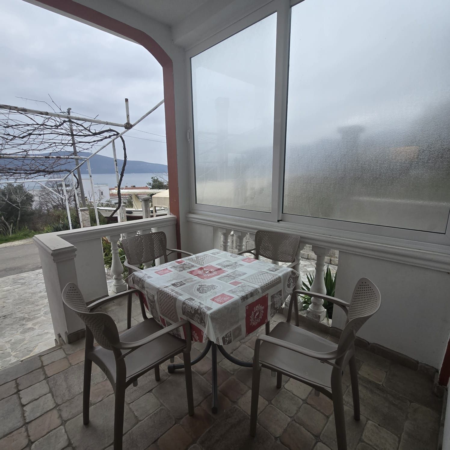 Izdavanje jednosobnog stana 35 m² sa parkingom i pogledom na more – Donja Lastva, Tivat (izdavanje na duzi period) - Amfora Real Estate