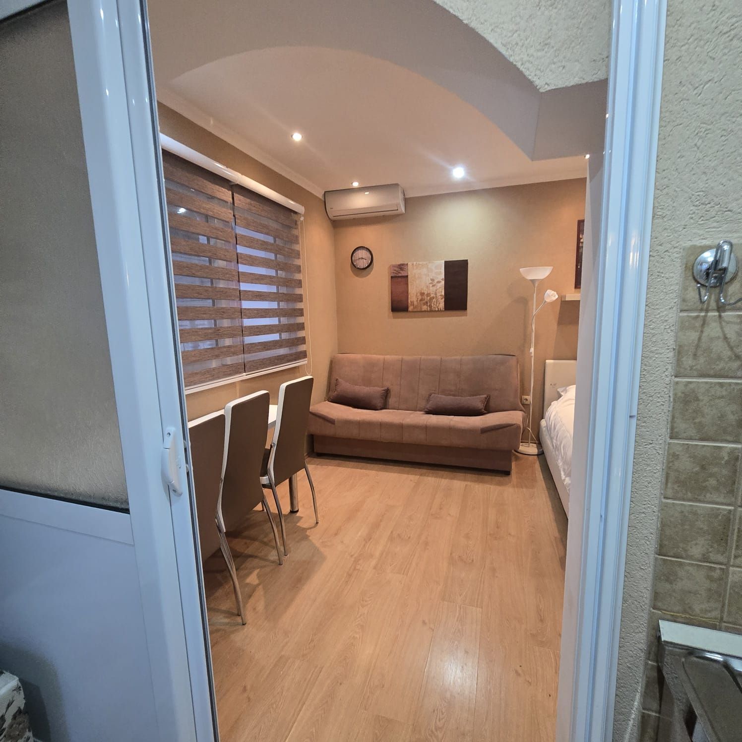 Izdavanje jednosobnog stana 35 m² sa parkingom i pogledom na more – Donja Lastva, Tivat (izdavanje na duzi period) - Amfora Real Estate