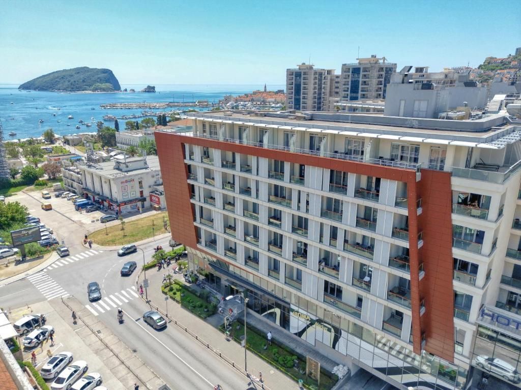 Prodaja poslovnog prostora 56 m² u prestižnom kompleksu TQ Plaza – strogi centar Budve - Amfora Real Estate