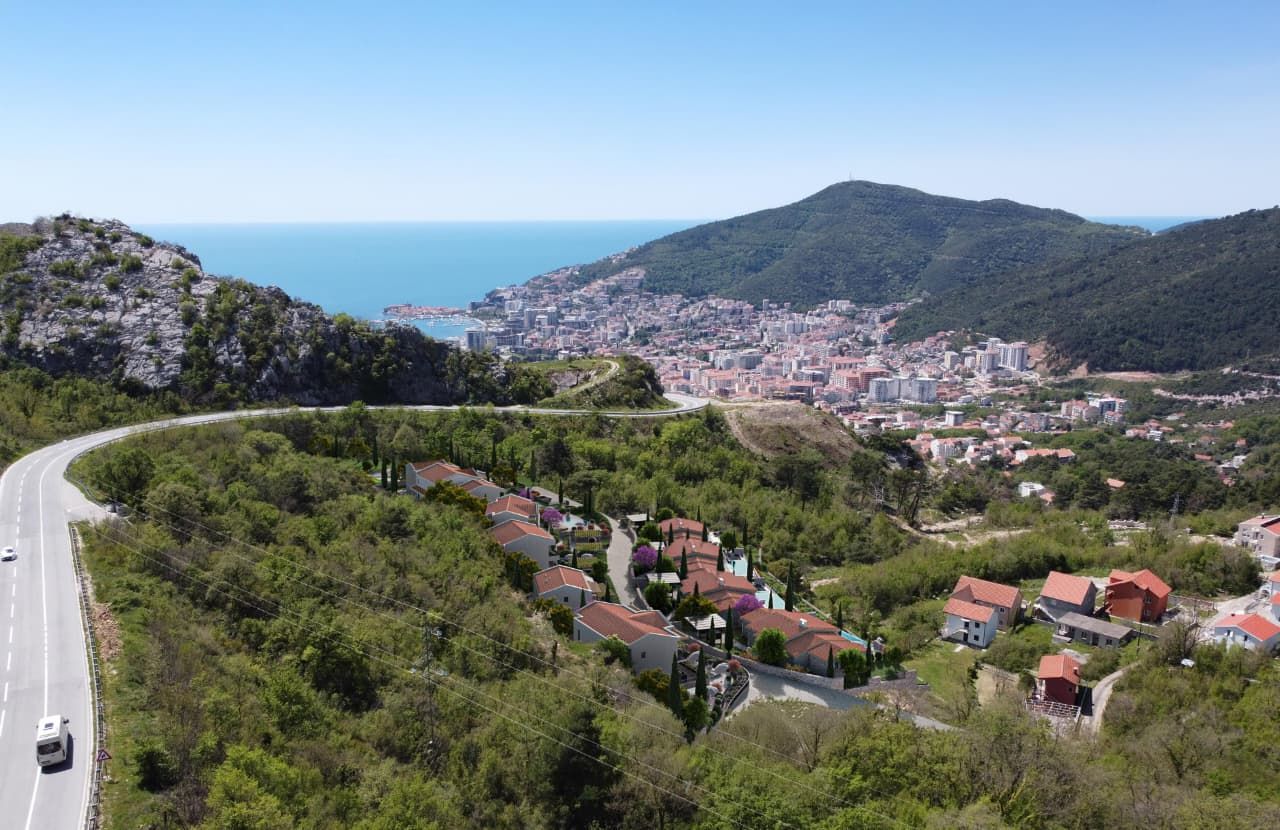 Luksuzan dvosoban apartman 85m2 u ekskluzivnom kompleksu u izgradnji, Markovići – Budva - Amfora Real Estate