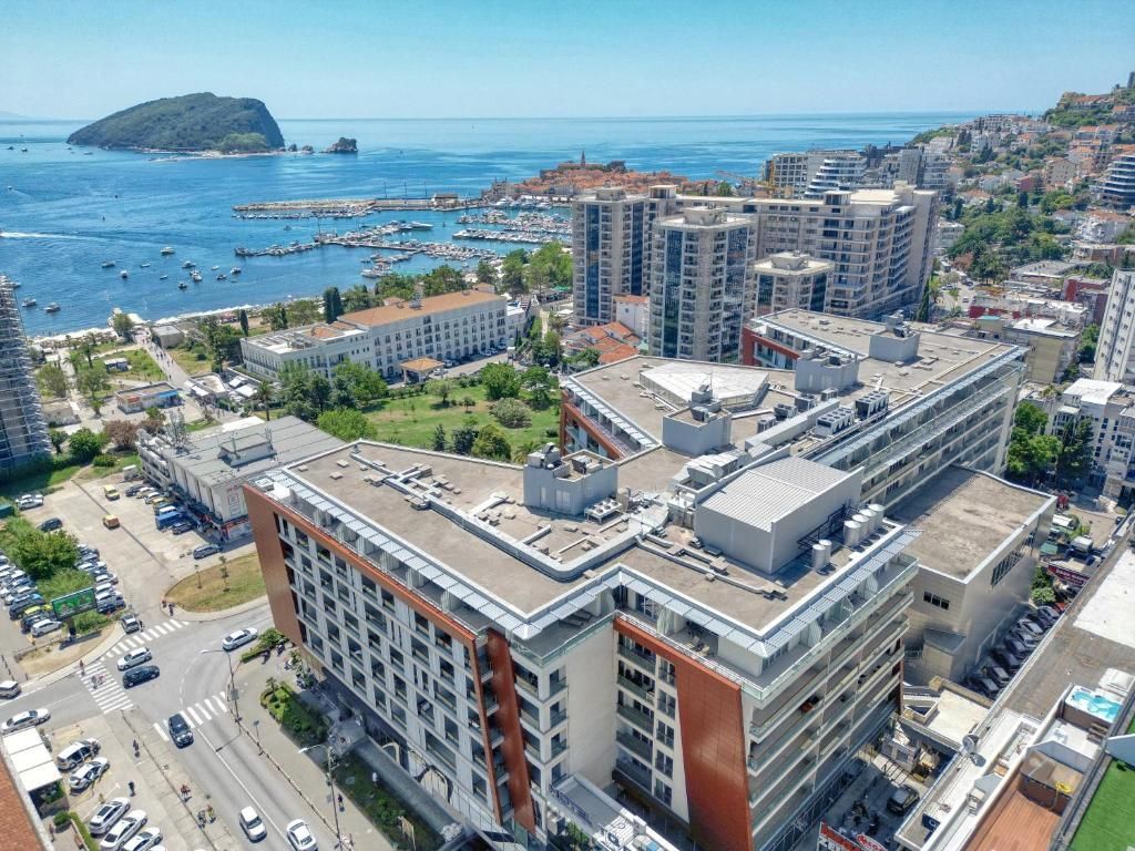 Prodaja poslovnog prostora 37m² u prestižnom kompleksu TQ Plaza – strogi centar Budve - Amfora Real Estate