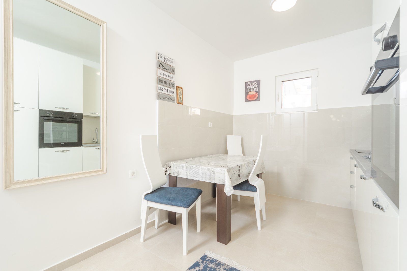 Izdavanje opremljenog jednosobnog stana 56m2 sa parking mestom na ekskluzivnoj lokaciji,Budva-Bulevar (NA DUZI PERIOD) - Amfora Real Estate