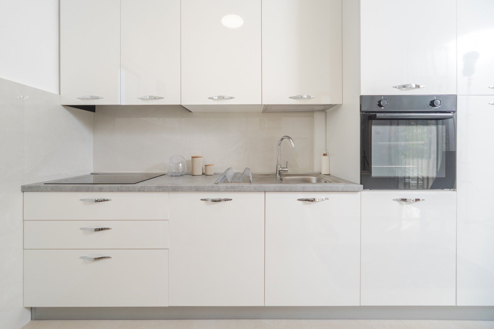 Izdavanje opremljenog jednosobnog stana 56m2 sa parking mestom na ekskluzivnoj lokaciji,Budva-Bulevar (NA DUZI PERIOD) - Amfora Real Estate