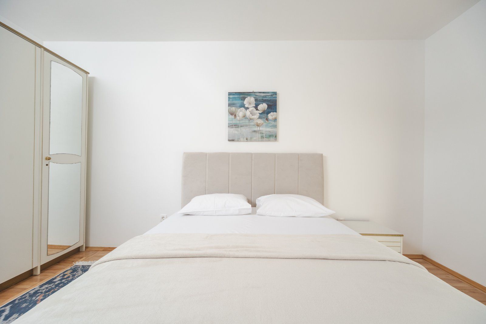 Izdavanje opremljenog jednosobnog stana 56m2 sa parking mestom na ekskluzivnoj lokaciji,Budva-Bulevar (NA DUZI PERIOD) - Amfora Real Estate