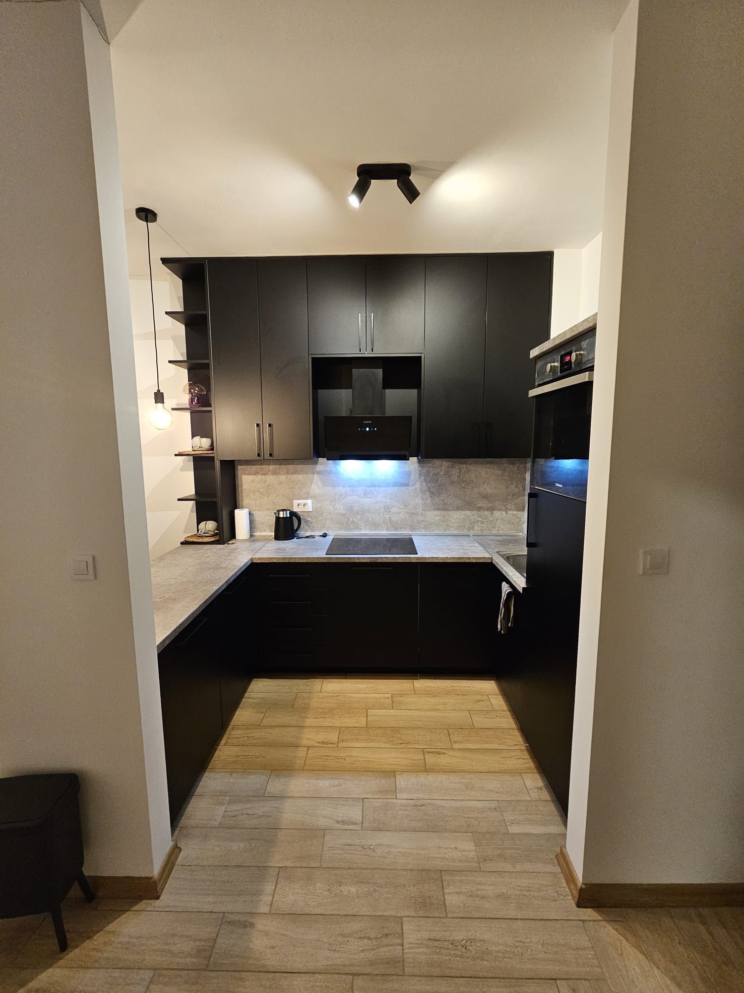 Dvosoban moderno opremljen stan sa garaznim mestom-The Old Bakery,Budva (Izdavanje na duzi period) - Amfora Real Estate