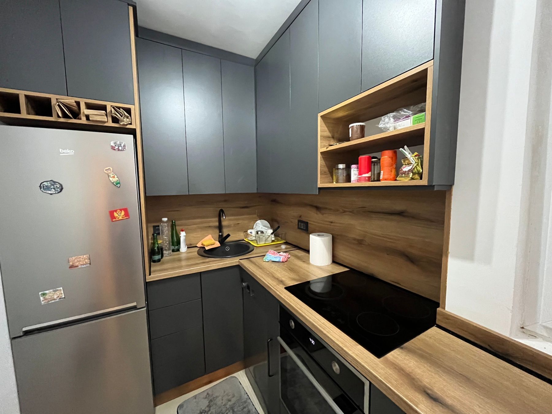 Izdavanje jednosobnog stana na atraktivnoj lokaciji kod hotela Slavije, Budva (Na duzi period) - Amfora Real Estate