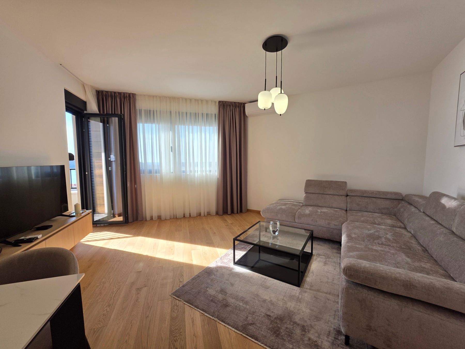 Izdavanje moderno opremljenog jednosobnog stana sa pogledom na more, Bečići (NA DUZI PERIOD) - Amfora Real Estate