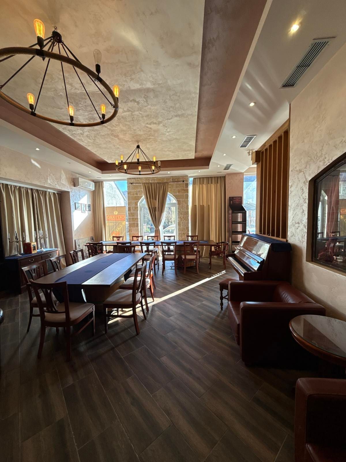 Prodaje se potpuno opremljen restoran  96m2– Rijeka Crnojevića - Amfora Real Estate