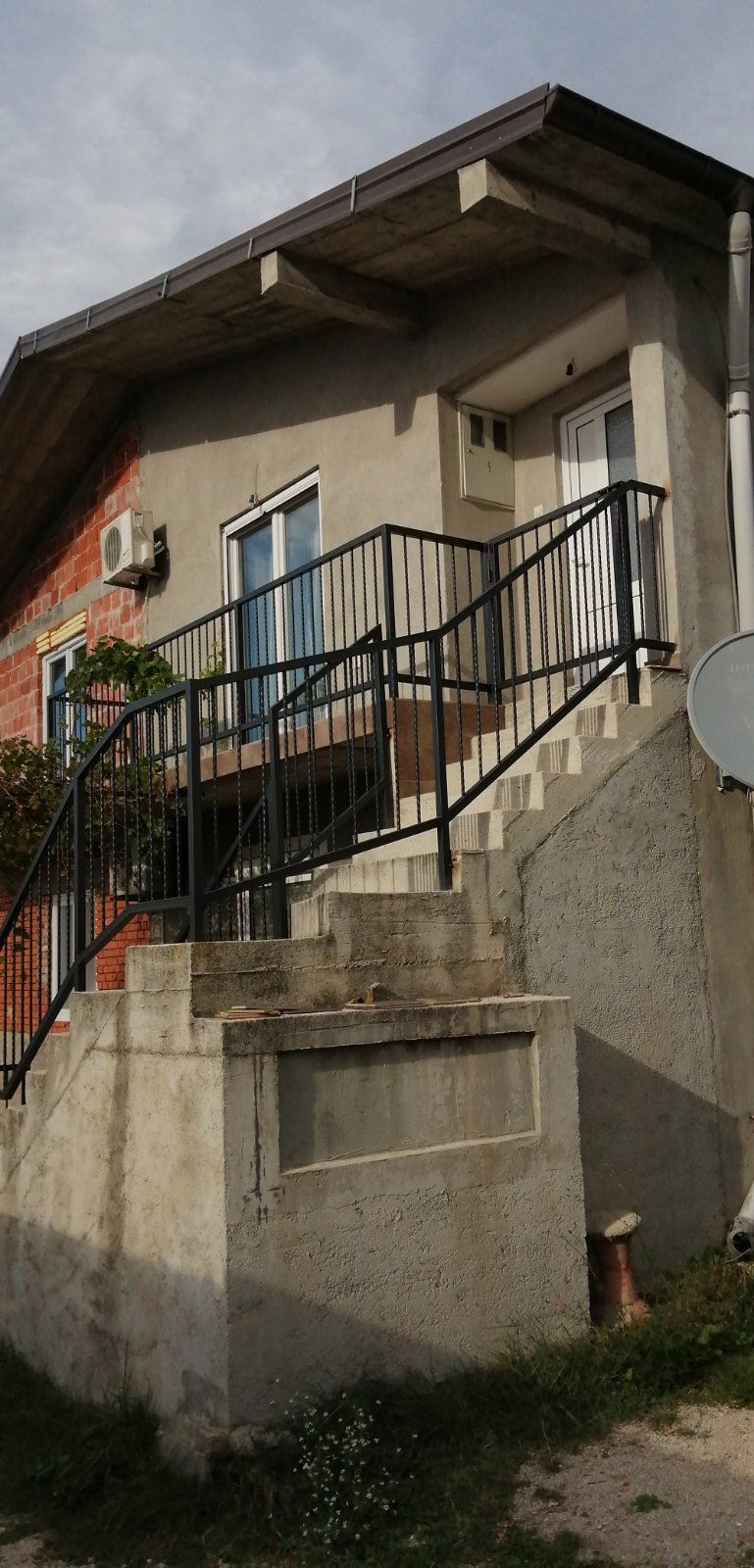 Prodaja kuce u Sutomoru sa prostranim placem - Amfora Real Estate