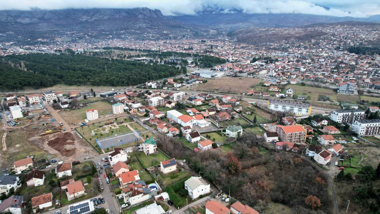 Atraktivno urbanizovano zemljište u Podgorici – Gorica, 4.200 m² - Amfora Real Estate