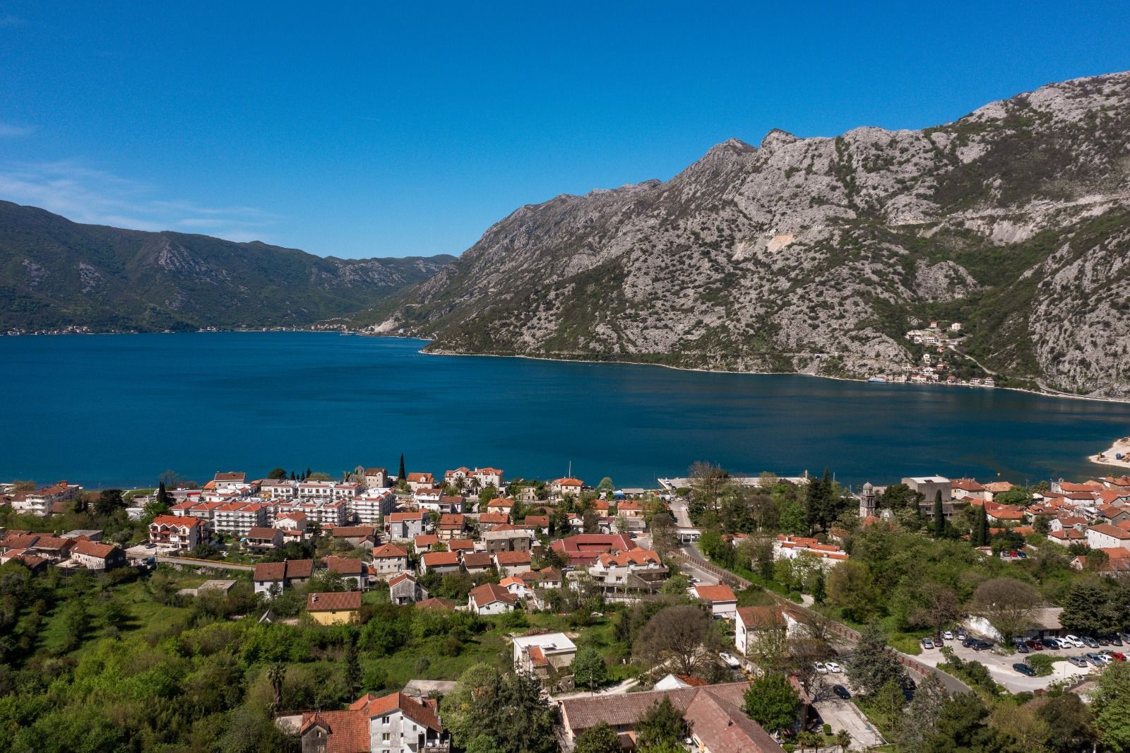 Investiciona prilika: Građevinsko zemljište 13.000 m² sa dozvolom, Risan – Boka Kotorska - Amfora Real Estate