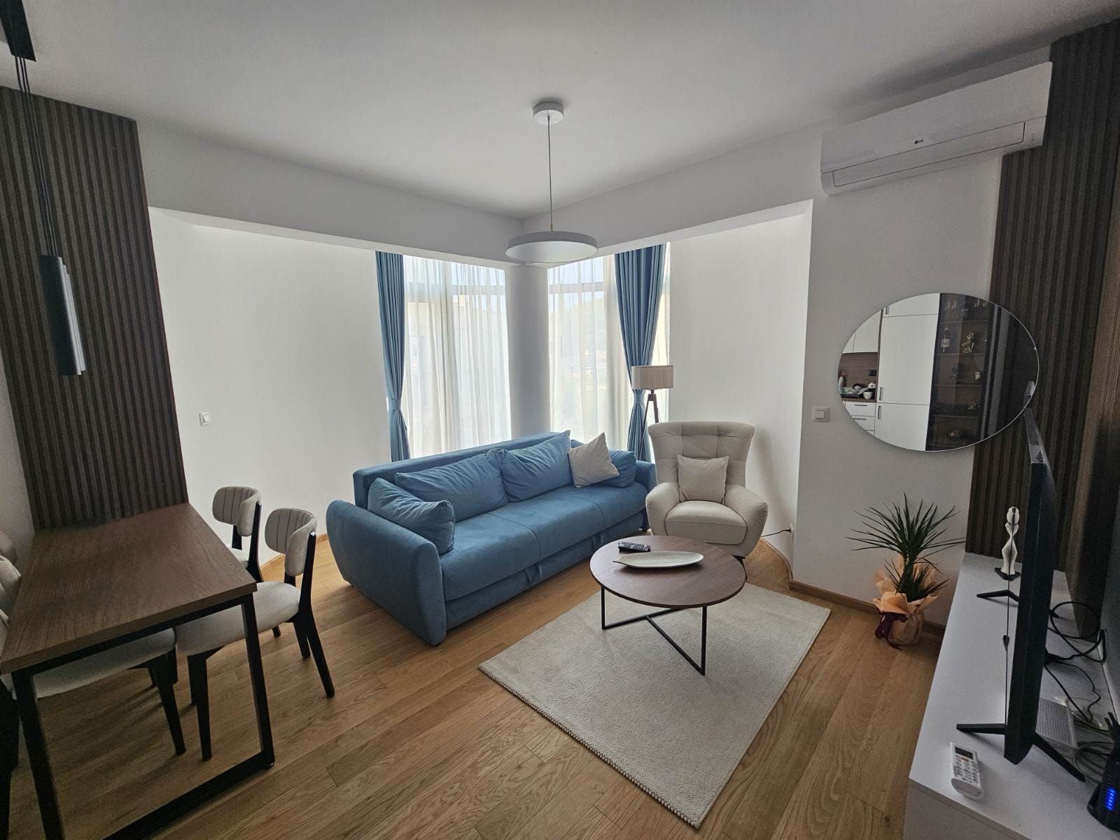 Izdaje se moderan jednosoban stan 42m² + terasa 20m² – Bečići, kod hotela Mediteran (na duzi period) - Amfora Real Estate