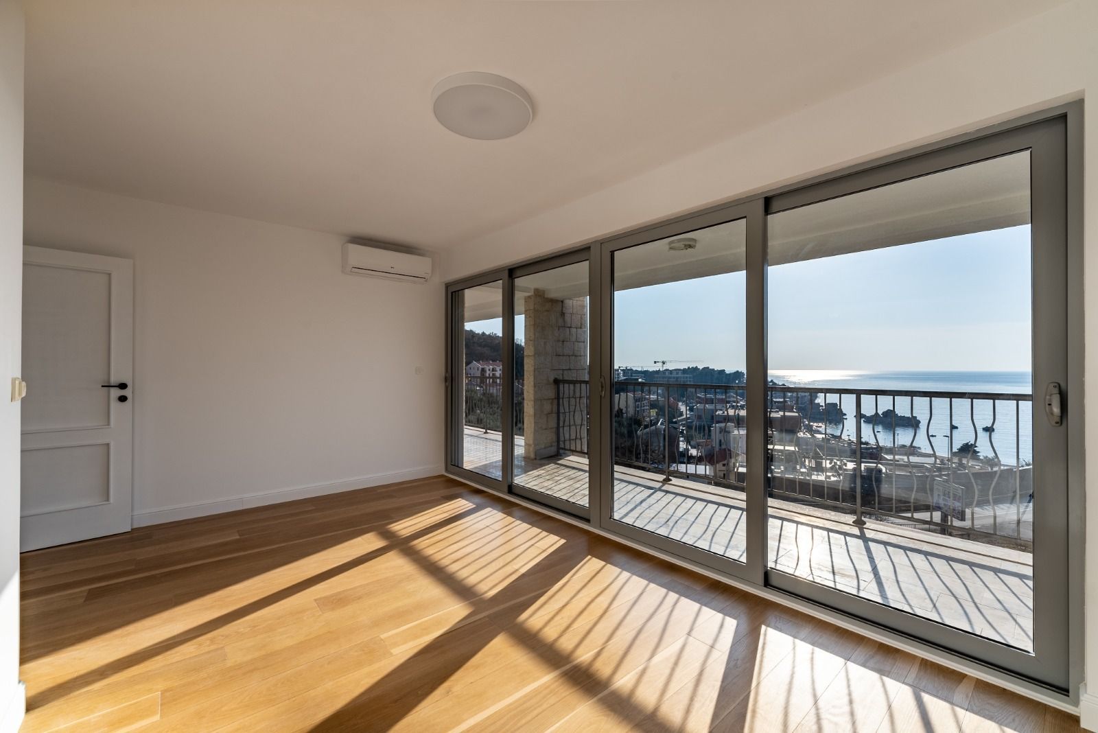 Prodaja luksuznog trosobnog penthouse stana 160m2 sa pogledom na more u Pržnu – Budvanska rivijera - Amfora Real Estate