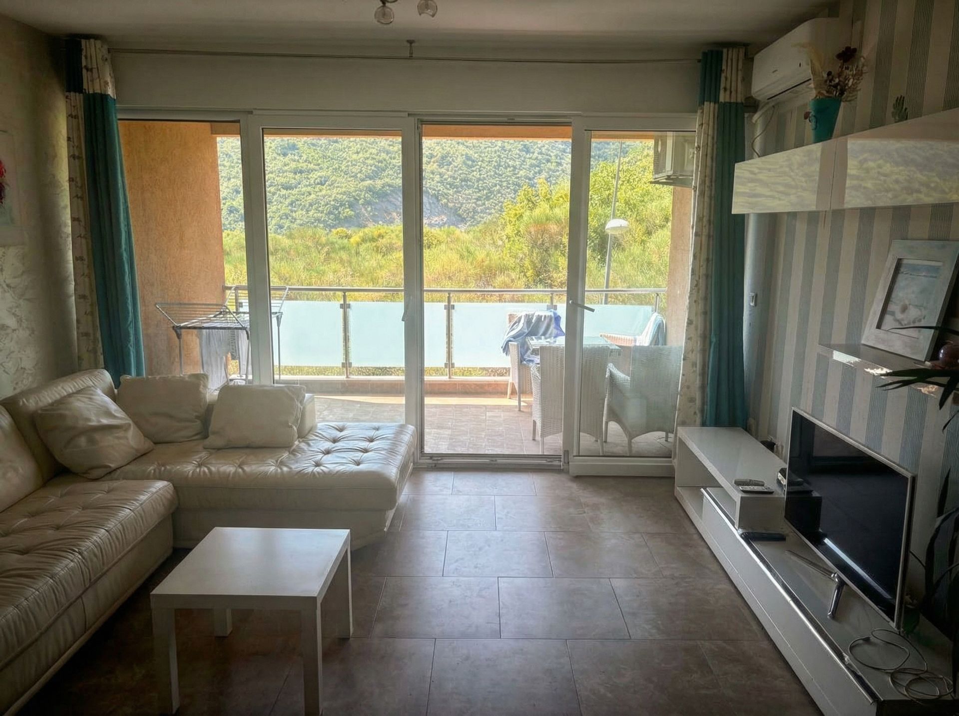 Na prodaju dvosoban stan 68 m² – Ivanovići, Bečići, zgrada sa bazenom - Amfora Real Estate